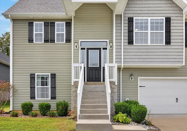 Photo 4 of Single family home for sale at 2833 Russet Ridge Dr, Clarksville, TN 37040 | MLS# 3547112 | Listing updated on 2026-09-14