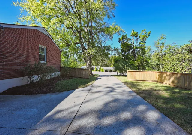 Photo 2 of Single family home for sale at 4904 Trousdale Dr, Nashville, TN 37220 | MLS# 3612387 | Listing updated on 2026-10-20