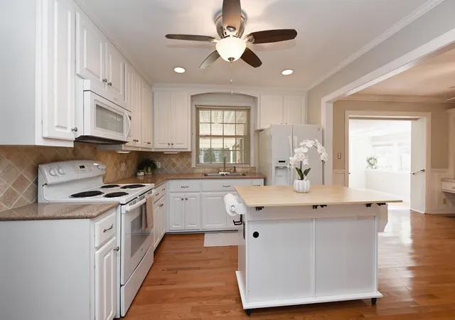 Single family home for sale at 4904 Trousdale Dr, Nashville, TN 37220 | MLS# 3612387