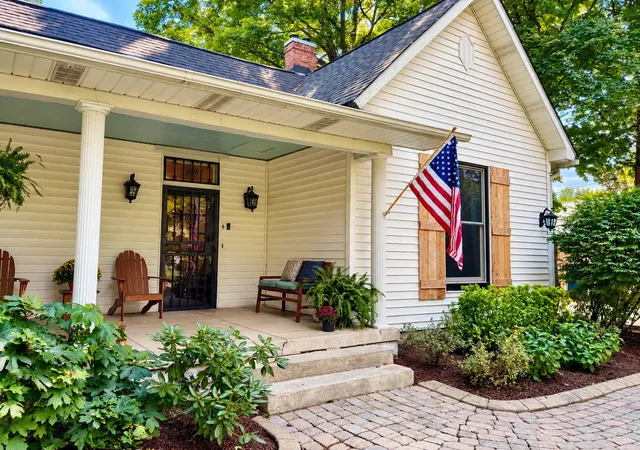 Photo 1 of Single family home for sale at 602 Murfreesboro Rd, Franklin, TN 37064 | MLS# 3542402 | Listing updated on 2026-10-07