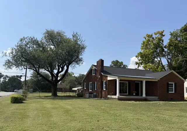 Photo 2 of Single family home for sale at 201 Parkes Ave, Lawrenceburg, TN 38464 | MLS# 3541202 | Listing updated on 2026-09-07