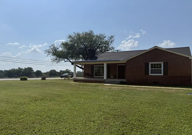 Photo 3 of Single family home for sale at 201 Parkes Ave, Lawrenceburg, TN 38464 | MLS# 3541202 | Listing updated on 2026-09-07