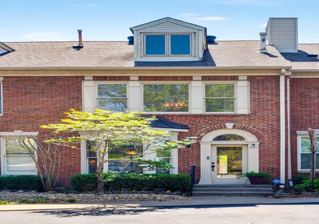 Photo 2 of Sale Pending at 207 Cheswick Ct, Nashville, TN 37215 | MLS# 3541042 | Listing updated on 2026-09-27