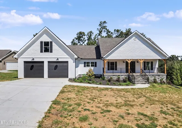 Photo 1 of Single family home for sale at 6031 Bingham Ln, Maryville, TN 37801 | MLS# 3604102 | Listing updated on 2026-10-05