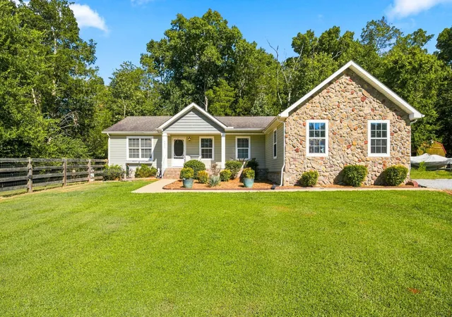Photo 1 of Manufactured home for sale at 4805 Lunns Store Rd, Chapel Hill, TN 37034 | MLS# 3541139 | Listing updated on 2026-09-08