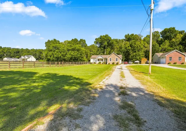 Photo 2 of Manufactured home for sale at 4805 Lunns Store Rd, Chapel Hill, TN 37034 | MLS# 3541139 | Listing updated on 2026-09-08