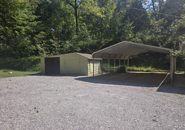 Photo 3 of Single family home for sale at 6061 Us Hwy 70 E, Mc Ewen, TN 37101 | MLS# 3541169 | Listing updated on 2026-09-03