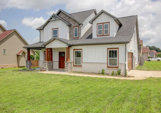 Photo 3 of Single family home for sale at 313 Piedmont Pl, Clarksville, TN 37043 | MLS# 3545789 | Listing updated on 2026-10-08