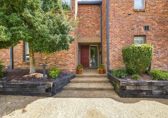 Photo 1 of Townhouse for sale at 115 Hampton Pl #115, Nashville, TN 37215 | MLS# 3541477 | Listing updated on 2026-09-04
