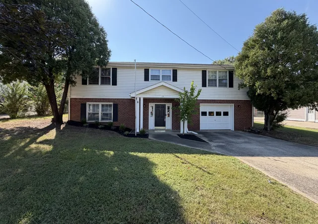 Photo 3 of Sale Pending at 908 Poppy Dr, Clarksville, TN 37042 | MLS# 3546987 | Listing updated on 2026-09-13