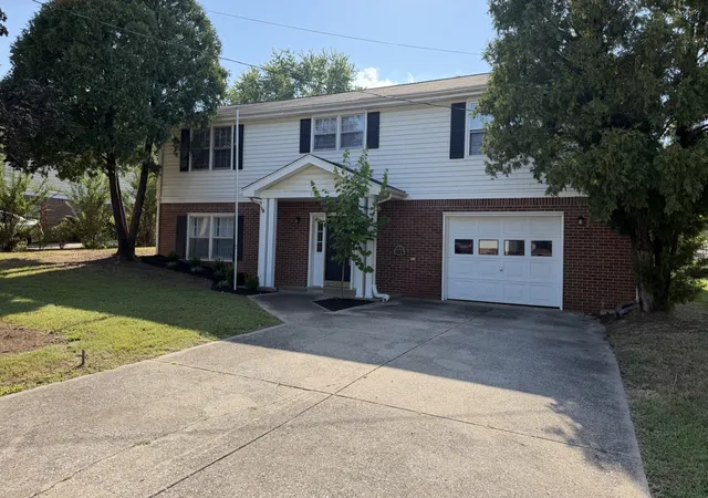 Photo 4 of Sale Pending at 908 Poppy Dr, Clarksville, TN 37042 | MLS# 3546987 | Listing updated on 2026-09-13