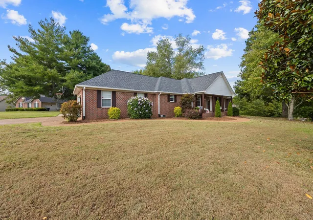Photo 2 of Single family home for sale at 1508 Creekstone Dr, Columbia, TN 38401 | MLS# 3545781 | Listing updated on 2026-09-13