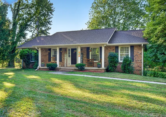 Photo 3 of Single family home for sale at 937 Needmore Rd, Clarksville, TN 37040 | MLS# 3542037 | Listing updated on 2026-09-05