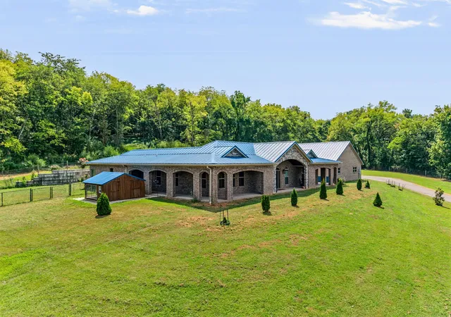 Photo 2 of Single family home for sale at 1955 Fount Harris Rd, Lewisburg, TN 37091 | MLS# 3541282 | Listing updated on 2026-09-28