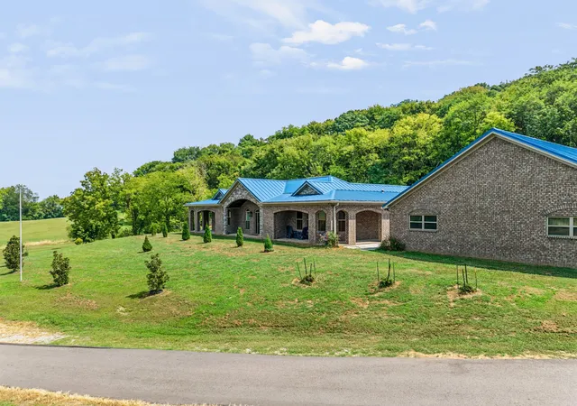 Photo 3 of Single family home for sale at 1955 Fount Harris Rd, Lewisburg, TN 37091 | MLS# 3541282 | Listing updated on 2026-09-28