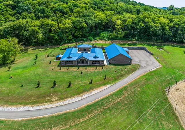 Photo 3 of Single family home for sale at 1955 Fount Harris Rd, Lewisburg, TN 37091 | MLS# 3541282 | Listing updated on 2026-09-28