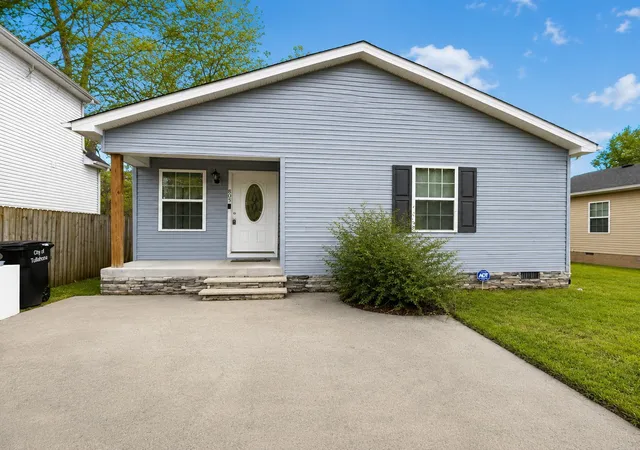 Photo 1 of Single family home for sale at 805 E Grizzard St, Tullahoma, TN 37388 | MLS# 3542405 | Listing updated on 2026-09-21