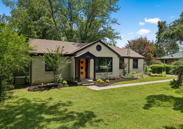 Photo 2 of Single family home for sale at 2605 Brittany Ct, Nashville, TN 37206 | MLS# 3541459 | Listing updated on 2026-10-04