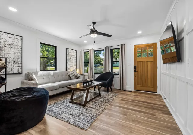 Photo 3 of Single family home for sale at 304 Scruggs Ave, Franklin, TN 37064 | MLS# 3610219 | Listing updated on 2026-10-13