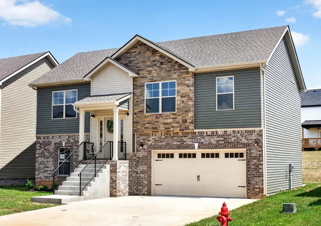 Photo 3 of Single family home for sale at 350 Cardinal Crk, Clarksville, TN 37040 | MLS# 3541396 | Listing updated on 2026-09-04