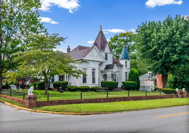 Photo 3 of Single family home for sale at 432 Nashville St, Russellville, KY 42276 | MLS# 3542628 | Listing updated on 2026-09-26