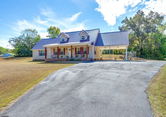 Photo 3 of Single family home for sale at 102 Henry Sharp Rd, Hohenwald, TN 38462 | MLS# 3543071 | Listing updated on 2026-10-06