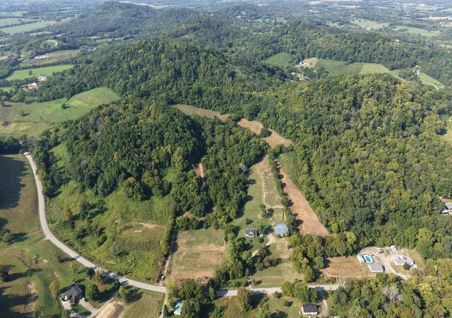 Photo 3 of House for sale at 2 Browning Branch Rd, Bethpage, TN 37022 | MLS# 3541450 | Listing updated on 2026-09-04
