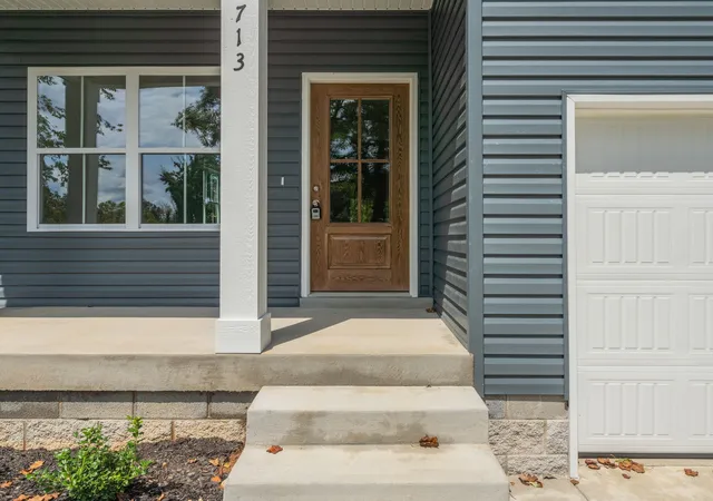 Photo 2 of Single family home for sale at 713 Eva Dr, Clarksville, TN 37042 | MLS# 3597969 | Listing updated on 2026-09-23