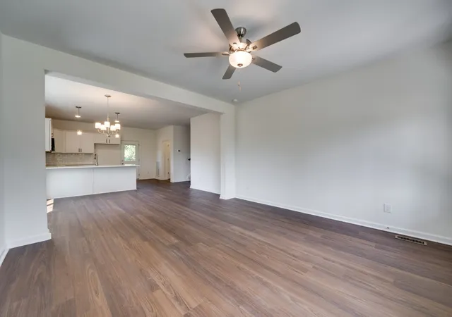 Photo 4 of Single family home for sale at 713 Eva Dr, Clarksville, TN 37042 | MLS# 3597969 | Listing updated on 2026-09-23