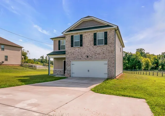 Photo 3 of Single family home for sale at 1055 E Piney Rd, Dickson, TN 37055 | MLS# 3541591 | Listing updated on 2026-10-05