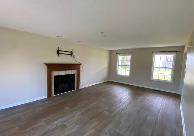 Photo 3 of Single family home for sale at 1050 Dwight Eisenhower Way, Clarksville, TN 37042 | MLS# 3541996 | Listing updated on 2026-09-04