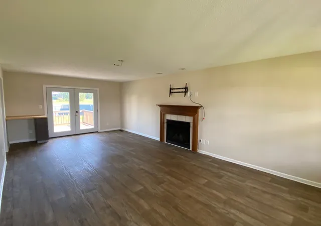 Photo 3 of Single family home for sale at 1050 Dwight Eisenhower Way, Clarksville, TN 37042 | MLS# 3541996 | Listing updated on 2026-09-04