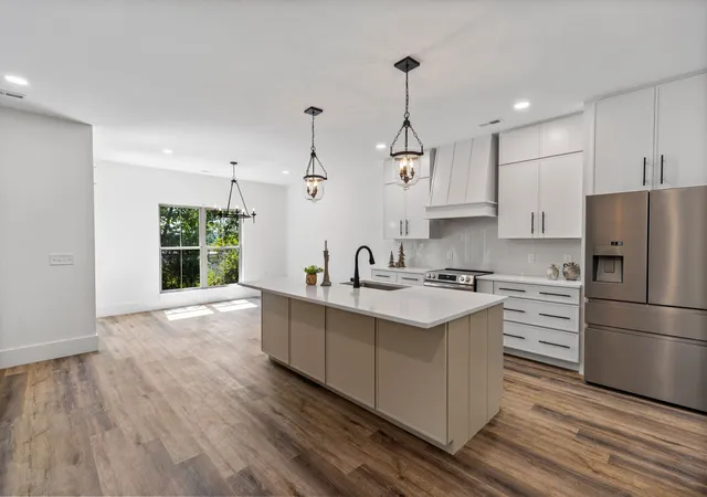 Photo 3 of Single family home for sale at 502 Hillside Ln, Lenoir City, TN 37771 | MLS# 3541597 | Listing updated on 2026-09-22