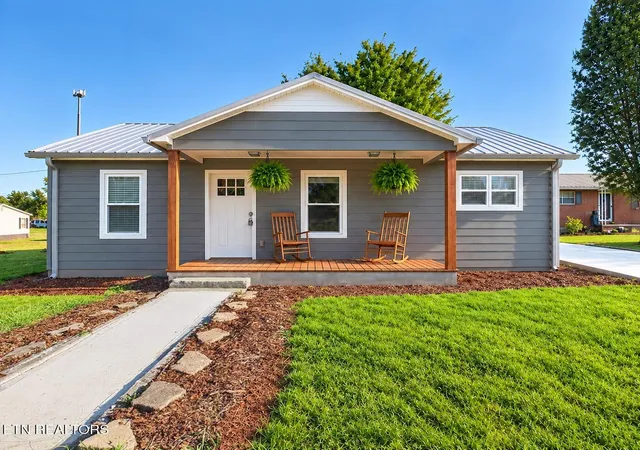 Photo 1 of Single family home for sale at 23 E Martin St, Englewood, TN 37329 | MLS# 3541571 | Listing updated on 2026-09-30
