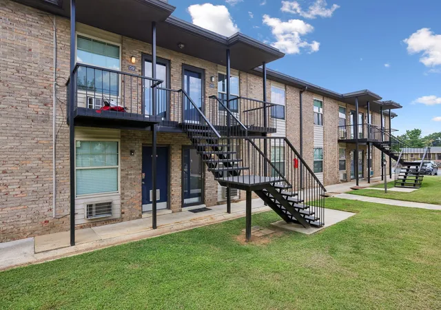 Listing Photo 4 - Condo for sale in building located at 2850 Middle Tennessee Blvd, Murfreesboro, TN 37130 - Unit #D10
