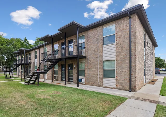 Listing Photo 5 - Condo for sale in building located at 2850 Middle Tennessee Blvd, Murfreesboro, TN 37130 - Unit #D10