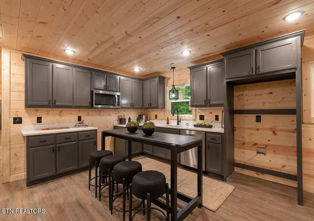 Photo 4 of Single family home for sale at 927 Carvers Ln, Sevierville, TN 37876 | MLS# 3544463 | Listing updated on 2026-10-08