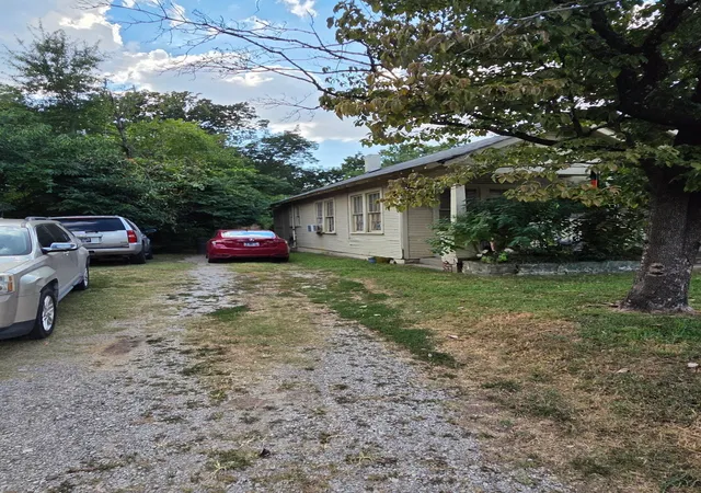 Photo 3 of Single family home for sale at 33 S Bingham St, Memphis, TN 38112 | MLS# 3541590 | Listing updated on 2026-10-14