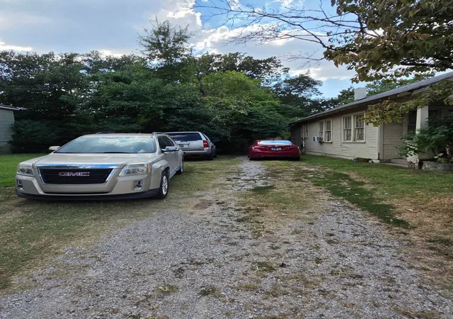 Photo 4 of Single family home for sale at 33 S Bingham St, Memphis, TN 38112 | MLS# 3541590 | Listing updated on 2026-10-14
