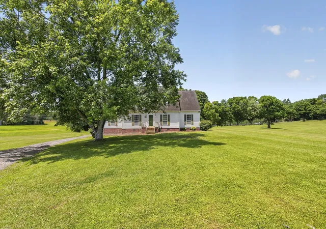 Photo 3 of Single family home for sale at 2558 S Mount Pleasant Rd, Greenbrier, TN 37073 | MLS# 3542516 | Listing updated on 2026-10-24