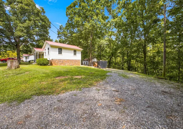 Photo 3 of Single family home for sale at 2935 White Oak Dr, Nunnelly, TN 37137 | MLS# 3542019 | Listing updated on 2026-09-08