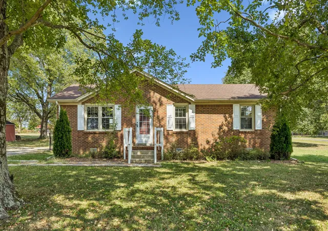 Photo 1 of Single family home for sale at 2734 Carters Crk Sta Rd, Columbia, TN 38401 | MLS# 3594095 | Listing updated on 2026-09-22