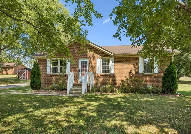 Photo 2 of Single family home for sale at 2734 Carters Crk Sta Rd, Columbia, TN 38401 | MLS# 3594095 | Listing updated on 2026-09-22