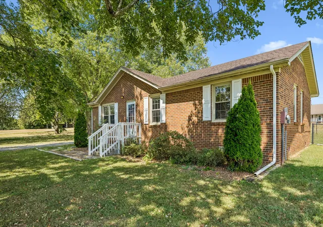 Photo 3 of Single family home for sale at 2734 Carters Crk Sta Rd, Columbia, TN 38401 | MLS# 3594095 | Listing updated on 2026-09-22