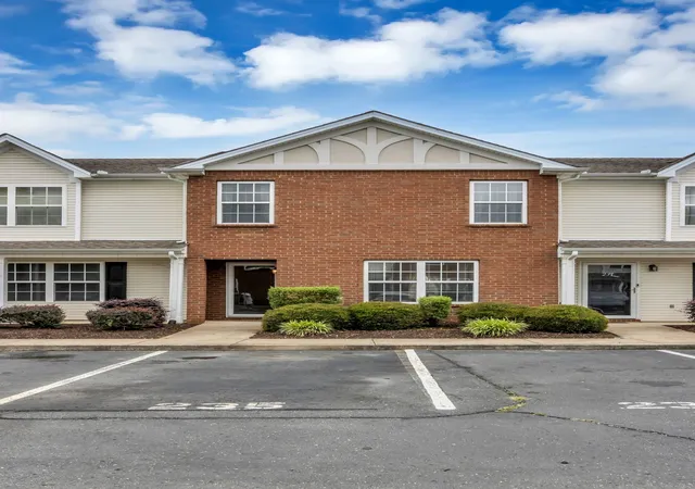 Photo 2 of Townhouse for sale at 235 Arapaho Dr, Murfreesboro, TN 37128 | MLS# 3541967 | Listing updated on 2026-09-04