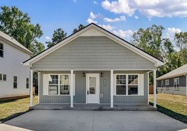 Photo 1 of Single family home for sale at 2627 Scott Dr, Clarksville, TN 37042 | MLS# 3541964 | Listing updated on 2026-09-30