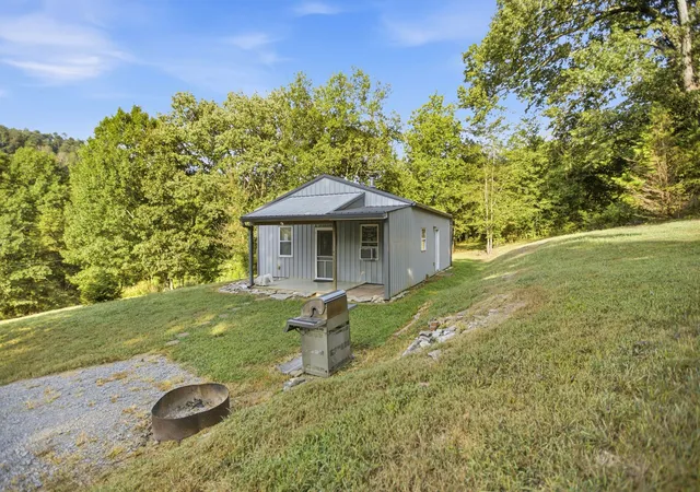 Photo 3 of Single family home for sale at 474 Bartlett Holw Rd, Petersburg, TN 37144 | MLS# 3542962 | Listing updated on 2026-09-07