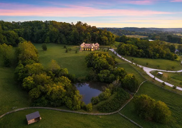 Photo 1 of Single family home for sale at 4257 Old Hillsboro Rd, Franklin, TN 37064 | MLS# 3601796 | Listing updated on 2026-10-09