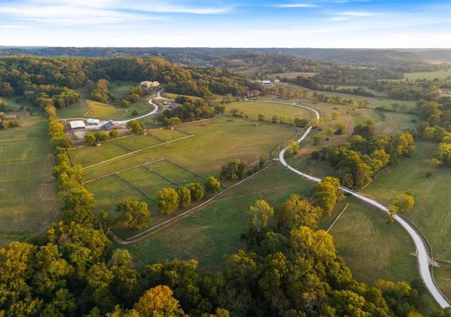 Photo 3 of Single family home for sale at 4257 Old Hillsboro Rd, Franklin, TN 37064 | MLS# 3601796 | Listing updated on 2026-10-09