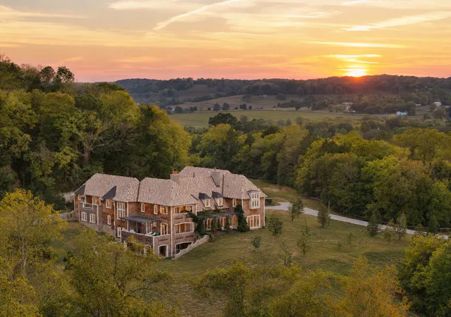 Single family home for sale at 4257 Old Hillsboro Rd, Franklin, TN 37064 | MLS# 3601796